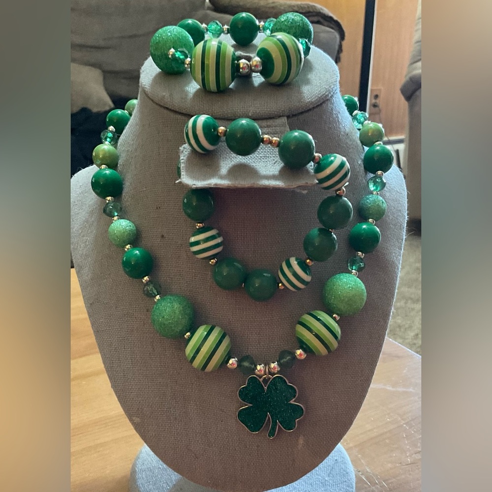 St. Patrick’s Day: Triple set of 2 green n silver beaded bracelets n necklace .